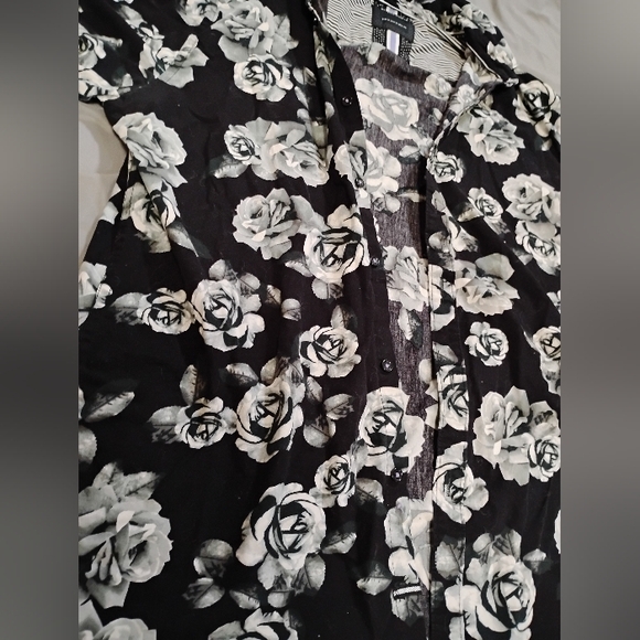 Denim & Flower Monochrome Floral Shirt - Picture 2 of 7